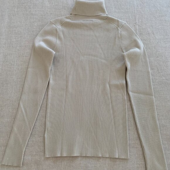 Babaton Ribbed Turtleneck — Matte Pearl (Size L) - Picture 3 of 6